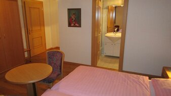 Schlafzimmer mit Badezimmer Saalfelden | © Pension Kröll